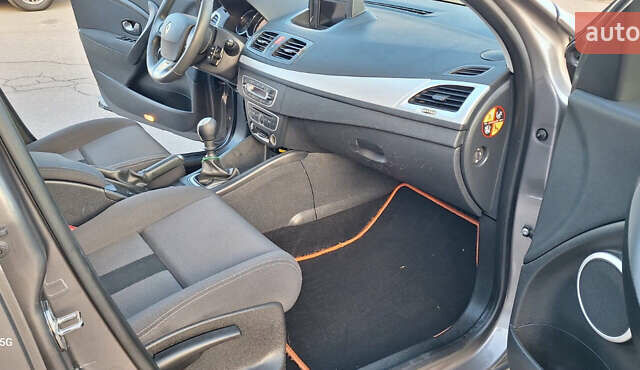 Серый Рено Меган, объемом двигателя 1.6 л и пробегом 210 тыс. км за 7550 $, фото 17 на Automoto.ua