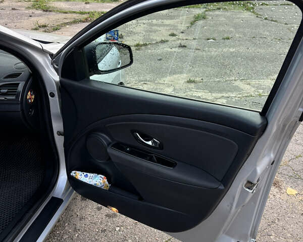 Серый Рено Меган, объемом двигателя 1.46 л и пробегом 298 тыс. км за 7500 $, фото 9 на Automoto.ua