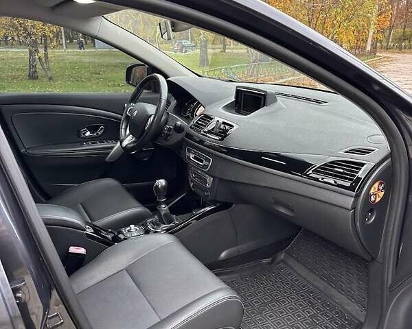 Сірий Рено Меган, об'ємом двигуна 1.46 л та пробігом 215 тис. км за 10300 $, фото 31 на Automoto.ua