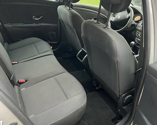 Сірий Рено Меган, об'ємом двигуна 1.5 л та пробігом 300 тис. км за 7400 $, фото 8 на Automoto.ua