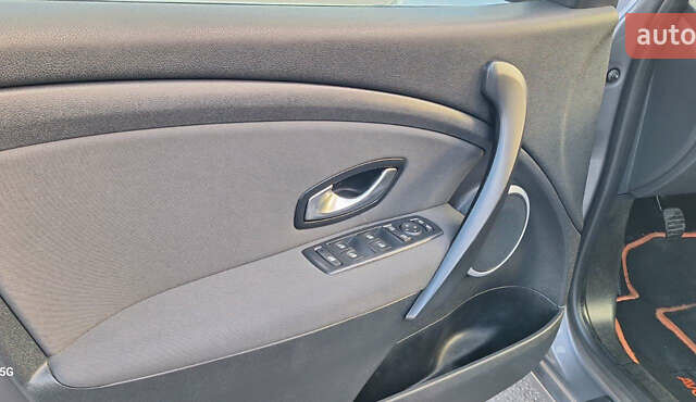 Серый Рено Меган, объемом двигателя 1.6 л и пробегом 210 тыс. км за 7550 $, фото 19 на Automoto.ua