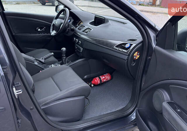 Серый Рено Меган, объемом двигателя 1.46 л и пробегом 183 тыс. км за 8450 $, фото 96 на Automoto.ua