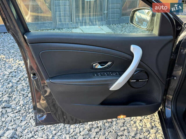 Серый Рено Меган, объемом двигателя 1.5 л и пробегом 235 тыс. км за 8500 $, фото 39 на Automoto.ua