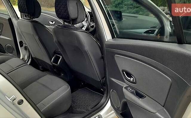 Серый Рено Меган, объемом двигателя 1.5 л и пробегом 272 тыс. км за 6600 $, фото 6 на Automoto.ua