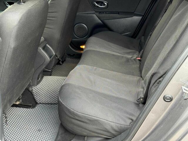 Сірий Рено Меган, об'ємом двигуна 1.5 л та пробігом 380 тис. км за 6940 $, фото 15 на Automoto.ua