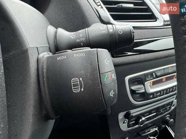 Сірий Рено Меган, об'ємом двигуна 1.46 л та пробігом 238 тис. км за 7990 $, фото 19 на Automoto.ua