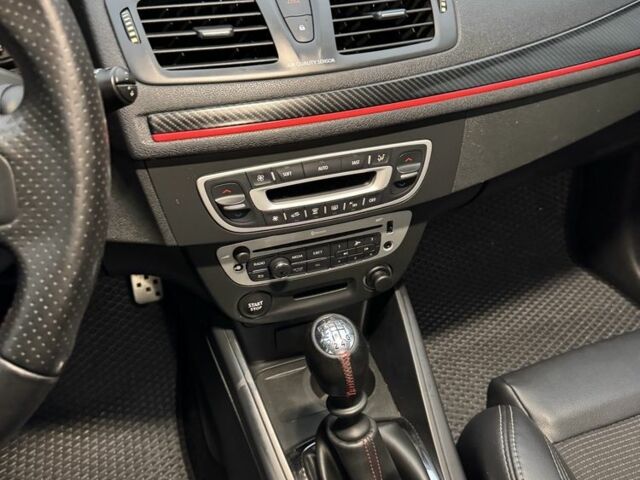 Серый Рено Меган, объемом двигателя 1.8 л и пробегом 309 тыс. км за 8900 $, фото 15 на Automoto.ua