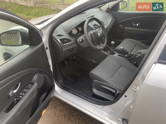 Серый Рено Меган, объемом двигателя 0 л и пробегом 247 тыс. км за 6700 $, фото 11 на Automoto.ua