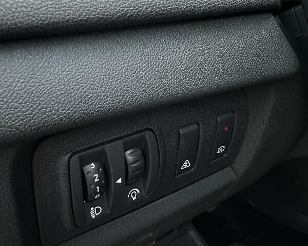 Сірий Рено Меган, об'ємом двигуна 1.46 л та пробігом 289 тис. км за 7800 $, фото 27 на Automoto.ua