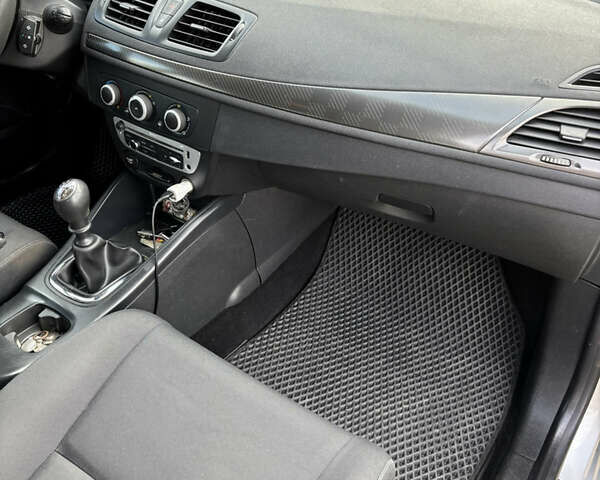 Серый Рено Меган, объемом двигателя 1.5 л и пробегом 301 тыс. км за 7200 $, фото 10 на Automoto.ua