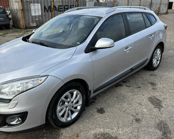 Серый Рено Меган, объемом двигателя 1.46 л и пробегом 298 тыс. км за 7500 $, фото 2 на Automoto.ua