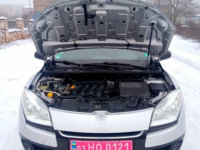 Сірий Рено Меган, об'ємом двигуна 1.6 л та пробігом 230 тис. км за 7400 $, фото 10 на Automoto.ua