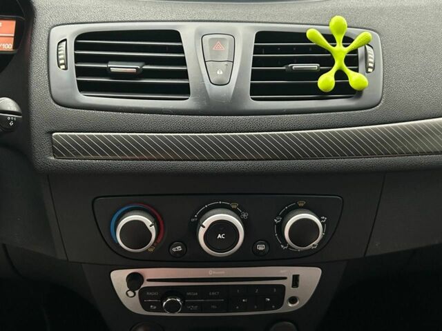 Серый Рено Меган, объемом двигателя 1.5 л и пробегом 289 тыс. км за 7500 $, фото 10 на Automoto.ua