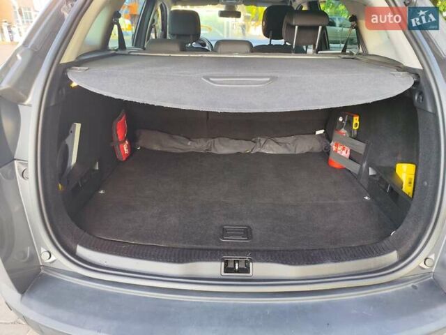 Серый Рено Меган, объемом двигателя 1.46 л и пробегом 197 тыс. км за 8000 $, фото 12 на Automoto.ua