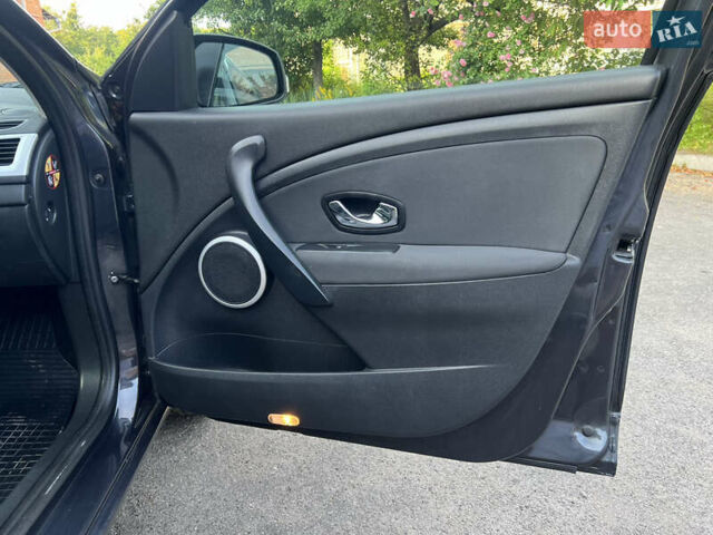 Серый Рено Меган, объемом двигателя 1.46 л и пробегом 213 тыс. км за 7999 $, фото 15 на Automoto.ua