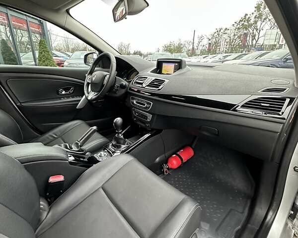 Серый Рено Меган, объемом двигателя 1.46 л и пробегом 289 тыс. км за 7999 $, фото 21 на Automoto.ua