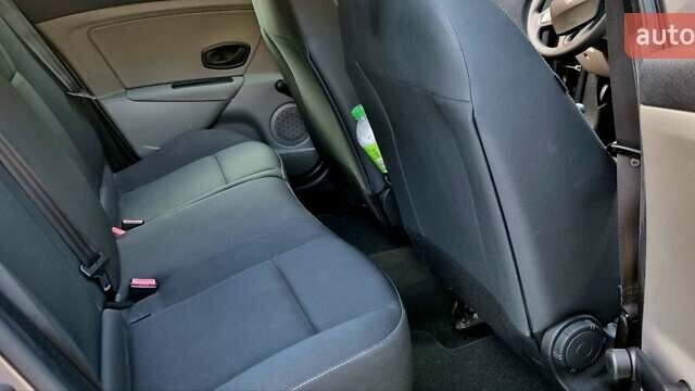 Сірий Рено Меган, об'ємом двигуна 1.6 л та пробігом 179 тис. км за 7767 $, фото 14 на Automoto.ua