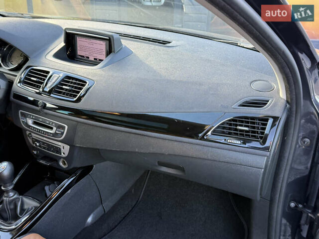 Сірий Рено Меган, об'ємом двигуна 1.5 л та пробігом 235 тис. км за 8900 $, фото 26 на Automoto.ua