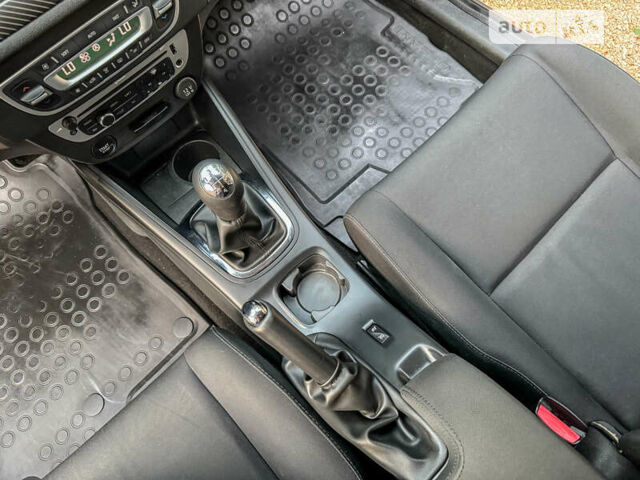 Серый Рено Меган, объемом двигателя 1.5 л и пробегом 190 тыс. км за 8450 $, фото 61 на Automoto.ua