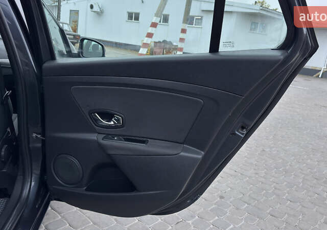 Серый Рено Меган, объемом двигателя 1.46 л и пробегом 183 тыс. км за 8450 $, фото 84 на Automoto.ua