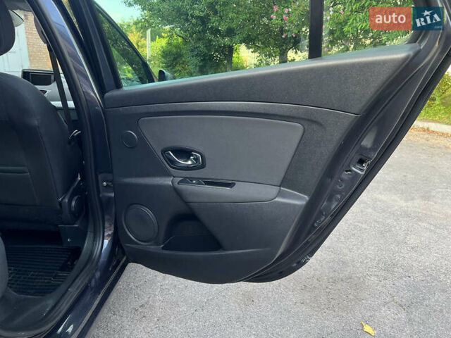 Серый Рено Меган, объемом двигателя 1.46 л и пробегом 213 тыс. км за 7999 $, фото 8 на Automoto.ua