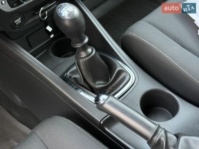 Серый Рено Меган, объемом двигателя 1.6 л и пробегом 235 тыс. км за 7850 $, фото 31 на Automoto.ua