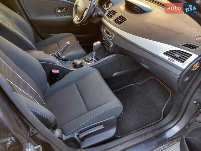 Сірий Рено Меган, об'ємом двигуна 1.5 л та пробігом 190 тис. км за 8900 $, фото 21 на Automoto.ua