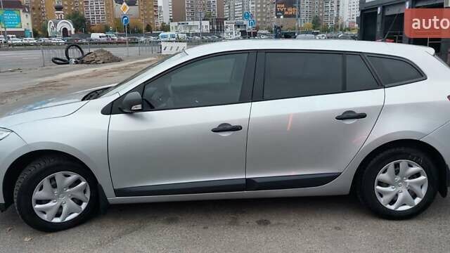 Рено Меган 2012 в Киеве на Automoto.ua Серый Рено Меган, объемом двигателя 1.46 л и пробегом 260 тыс. км за 8800 $, фото 4 на Automoto.ua