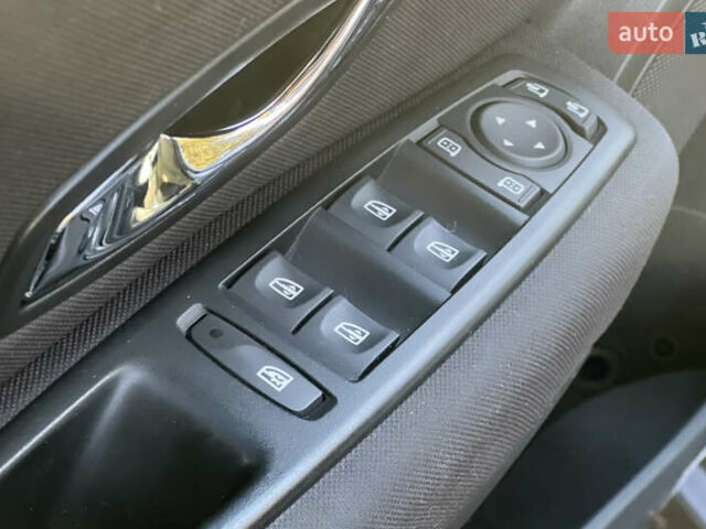 Сірий Рено Меган, об'ємом двигуна 1.46 л та пробігом 177 тис. км за 8800 $, фото 11 на Automoto.ua