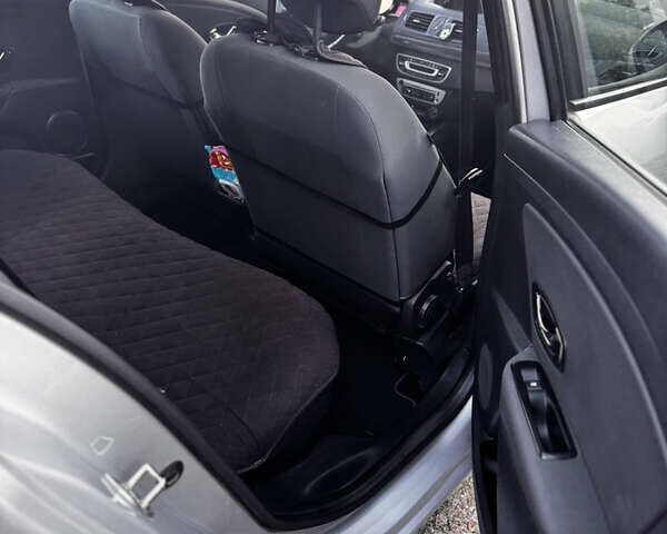 Серый Рено Меган, объемом двигателя 1.46 л и пробегом 248 тыс. км за 7900 $, фото 4 на Automoto.ua