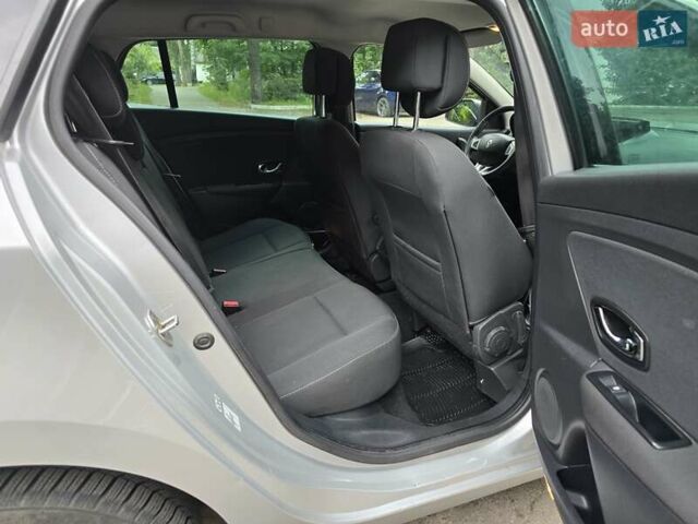 Серый Рено Меган, объемом двигателя 1.46 л и пробегом 195 тыс. км за 8500 $, фото 32 на Automoto.ua