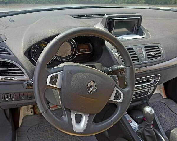 Сірий Рено Меган, об'ємом двигуна 1.46 л та пробігом 320 тис. км за 7500 $, фото 4 на Automoto.ua