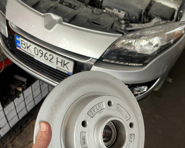 Серый Рено Меган, объемом двигателя 1.5 л и пробегом 222 тыс. км за 9000 $, фото 13 на Automoto.ua