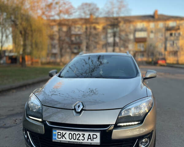 Серый Рено Меган, объемом двигателя 1.46 л и пробегом 236 тыс. км за 8600 $, фото 14 на Automoto.ua