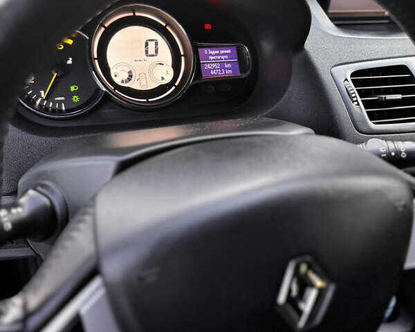 Серый Рено Меган, объемом двигателя 1.46 л и пробегом 248 тыс. км за 7900 $, фото 11 на Automoto.ua