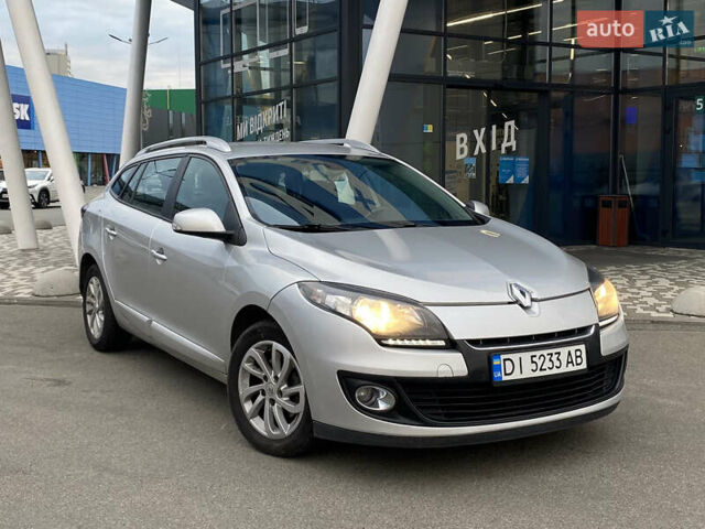 Рено Меган 2012 в Киеве на Automoto.ua Серый Рено Меган, объемом двигателя 1.5 л и пробегом 321 тыс. км за 7550 $, фото 3 на Automoto.ua
