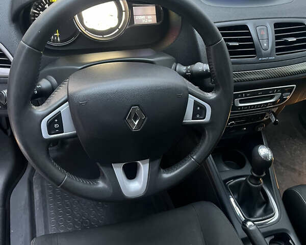 Сірий Рено Меган, об'ємом двигуна 1.46 л та пробігом 212 тис. км за 8300 $, фото 17 на Automoto.ua