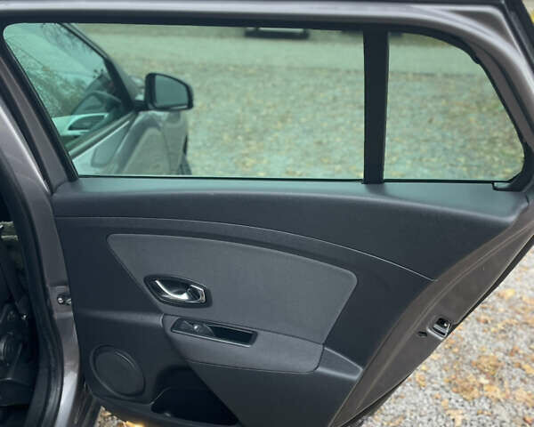 Серый Рено Меган, объемом двигателя 1.5 л и пробегом 263 тыс. км за 9350 $, фото 17 на Automoto.ua