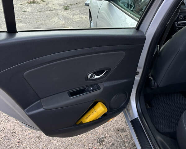 Серый Рено Меган, объемом двигателя 1.5 л и пробегом 301 тыс. км за 7200 $, фото 15 на Automoto.ua