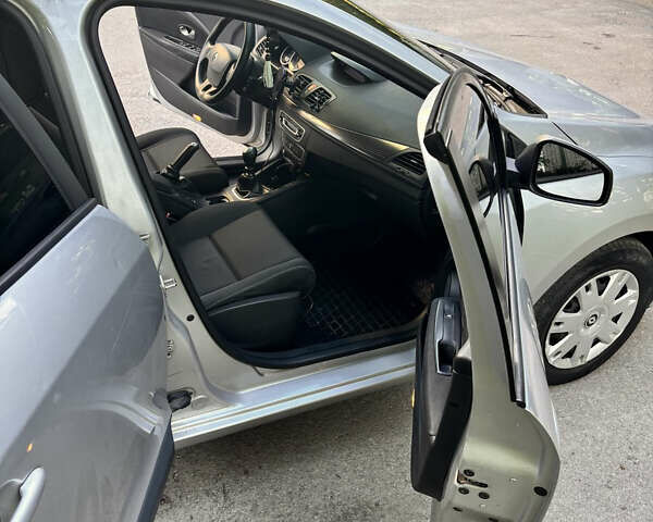 Серый Рено Меган, объемом двигателя 1.46 л и пробегом 280 тыс. км за 7950 $, фото 7 на Automoto.ua