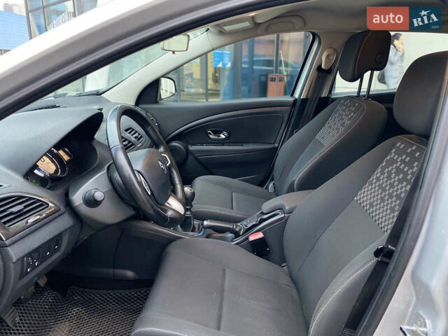 Рено Меган 2012 в Киеве на Automoto.ua Серый Рено Меган, объемом двигателя 1.5 л и пробегом 321 тыс. км за 7550 $, фото 20 на Automoto.ua