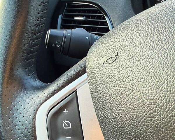 Серый Рено Меган, объемом двигателя 1.5 л и пробегом 235 тыс. км за 8500 $, фото 47 на Automoto.ua