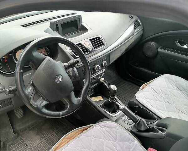 Серый Рено Меган, объемом двигателя 1.46 л и пробегом 234 тыс. км за 7100 $, фото 4 на Automoto.ua