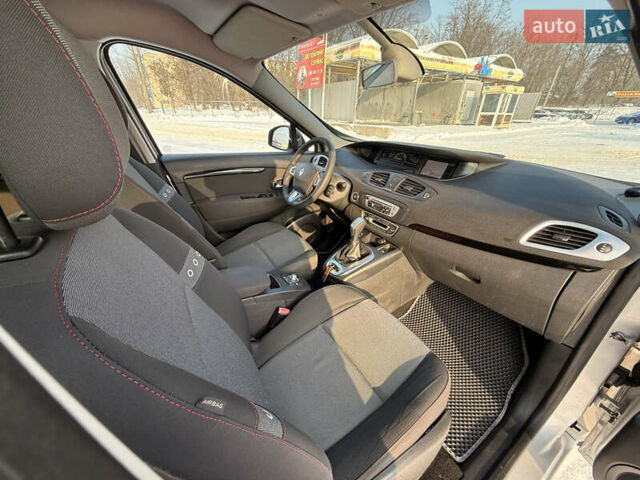 Сірий Рено Меган, об'ємом двигуна 1.46 л та пробігом 200 тис. км за 7200 $, фото 42 на Automoto.ua