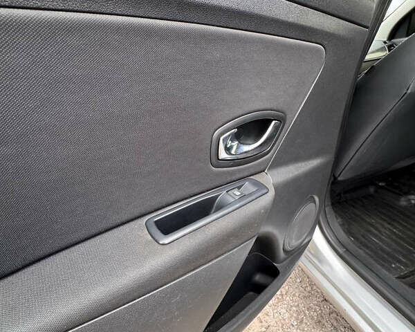 Сірий Рено Меган, об'ємом двигуна 1.46 л та пробігом 203 тис. км за 7999 $, фото 16 на Automoto.ua