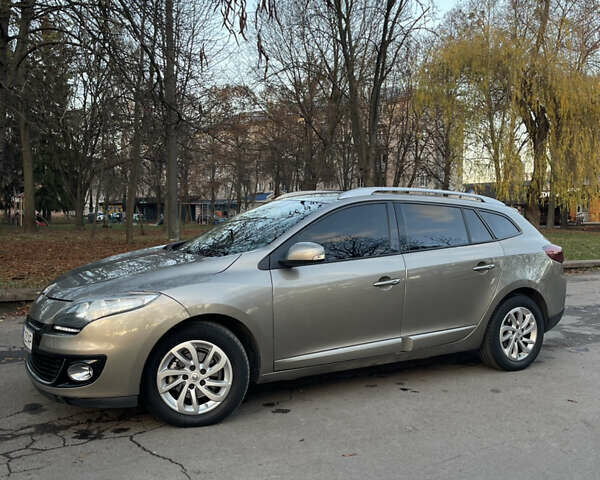 Серый Рено Меган, объемом двигателя 1.46 л и пробегом 236 тыс. км за 8600 $, фото 2 на Automoto.ua