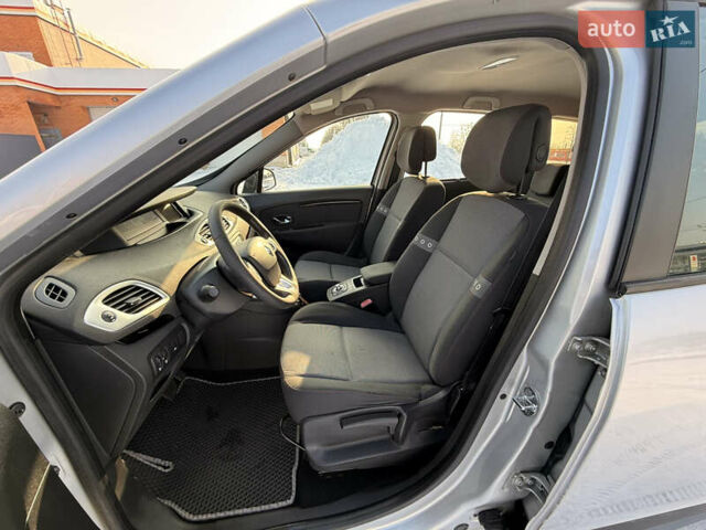 Сірий Рено Меган, об'ємом двигуна 1.46 л та пробігом 200 тис. км за 7200 $, фото 24 на Automoto.ua