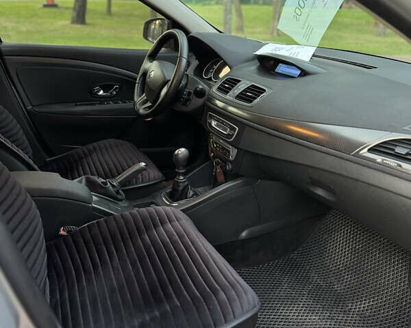 Серый Рено Меган, объемом двигателя 1.5 л и пробегом 225 тыс. км за 6999 $, фото 48 на Automoto.ua