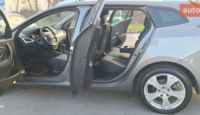 Серый Рено Меган, объемом двигателя 1.6 л и пробегом 210 тыс. км за 7550 $, фото 25 на Automoto.ua