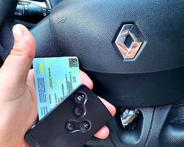 Серый Рено Меган, объемом двигателя 1.5 л и пробегом 291 тыс. км за 7200 $, фото 4 на Automoto.ua